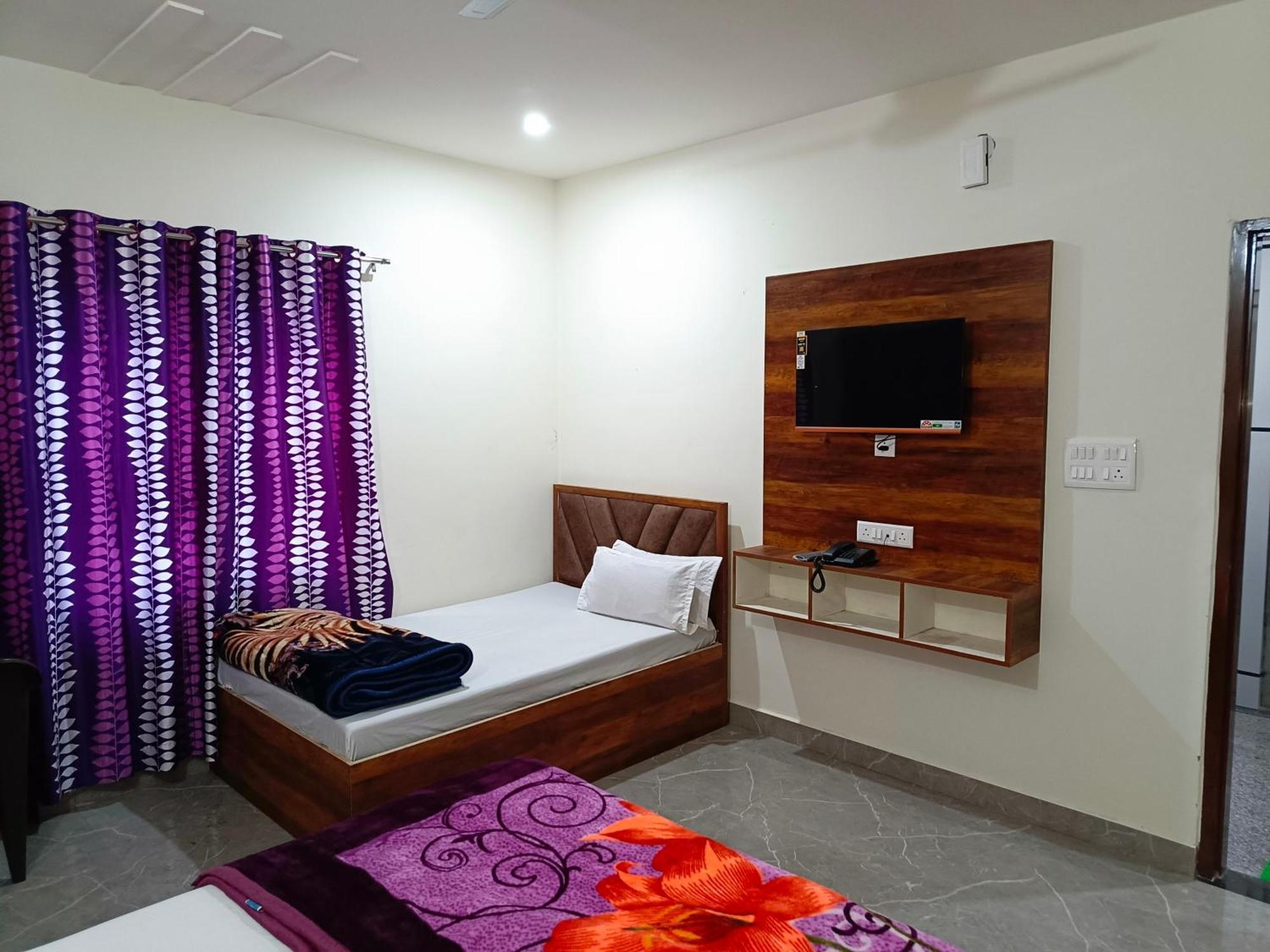 Hotel Shri Girraj Residency Mathura Exterior foto